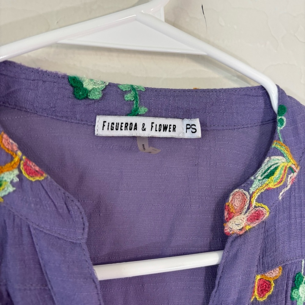 Figueroa & Flower Tunic Top Size PS Purple Embroidered Floral Feminine Button - Picture 3 of 7